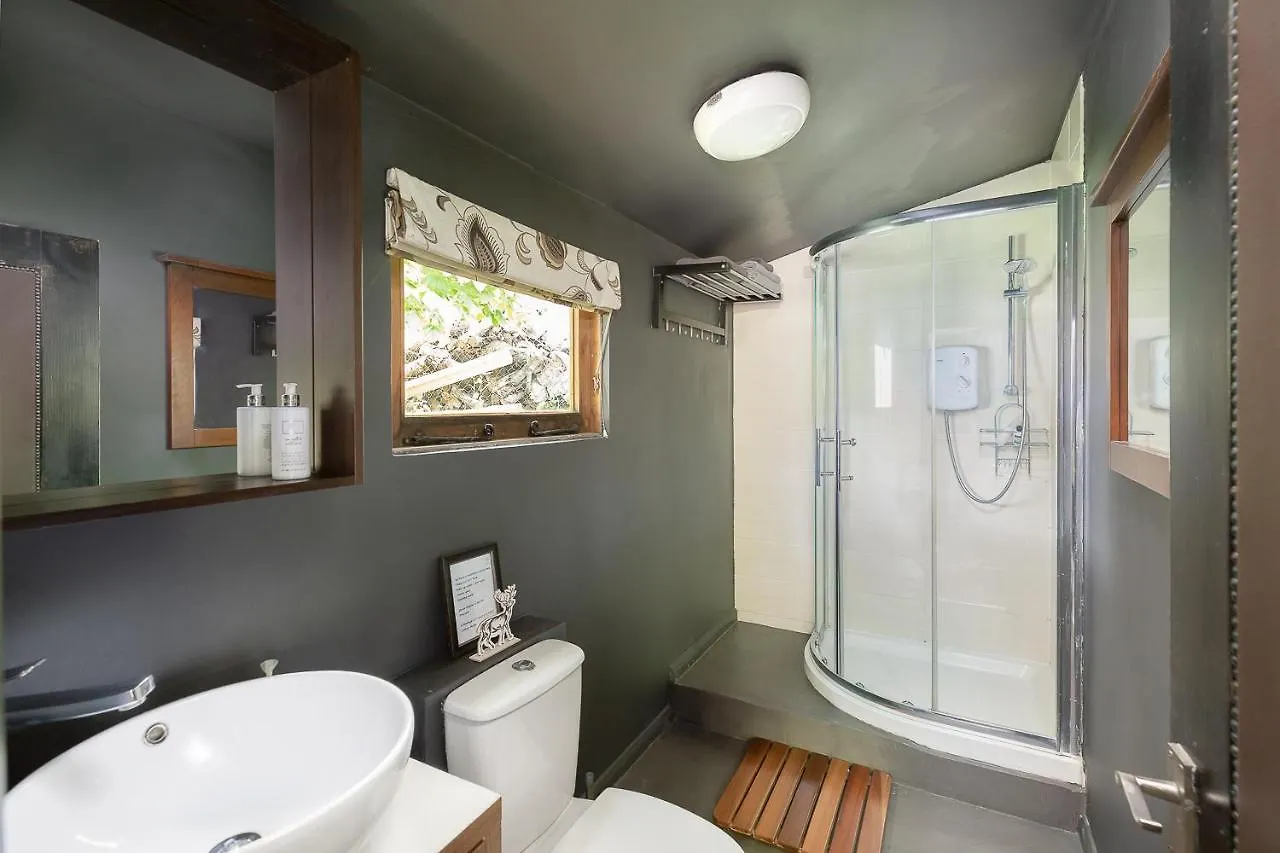 The Log Cabin With Private Hot Tub, Bath Villa 0*,  United Kingdom